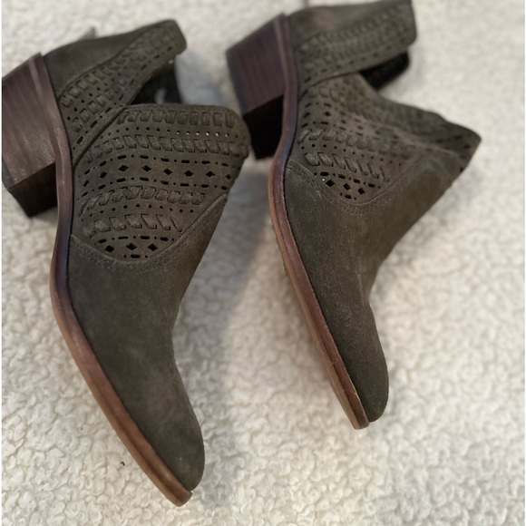 Vince Camuto Laser Cut Gray Green Suede Booties Size 7 - Picture 2 of 5